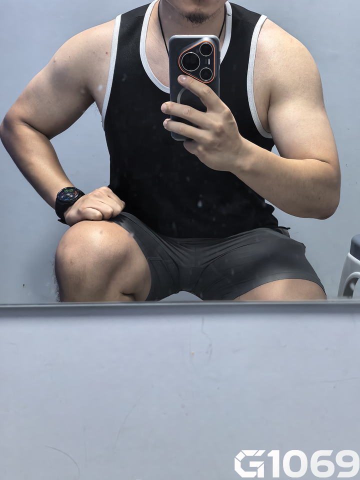2026-07-12_08.17.44_爱溜达的研究僧_你选左边还是右边_2.png